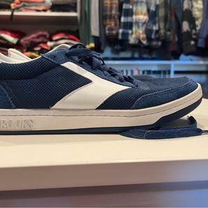 Men’s Brooks retro shoes size 8